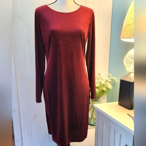 T Tahari Long Sleeve Velvet Bodycon Diamond Pattern Midi Dress - Picture 2 of 13